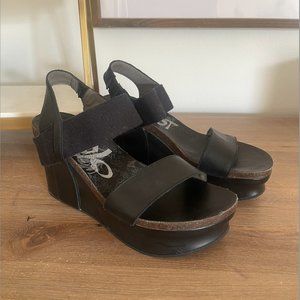 Black OTBT Wedges Size 9